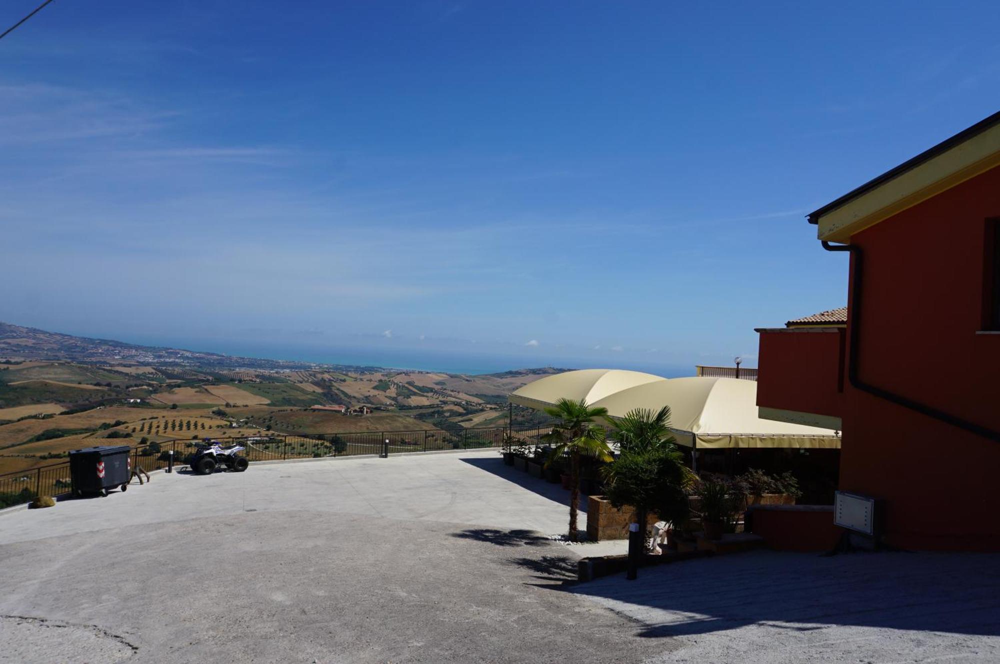 Bed and Breakfast La Terrazza Motta Atri Zewnętrze zdjęcie